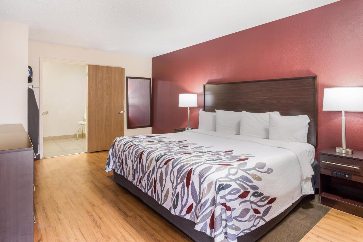Red Roof Inn Albuquerque - Midtown - image 4