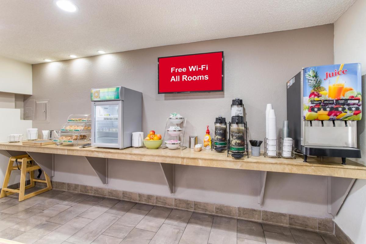 Red Roof Inn Albuquerque - Midtown - image 6
