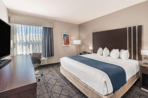 Baymont by Wyndham Albuquerque Airport - image 18