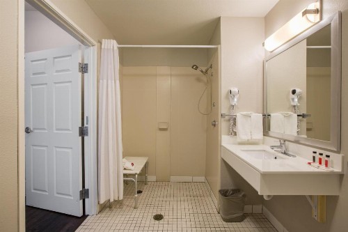 Baymont by Wyndham Albuquerque Airport - image 30