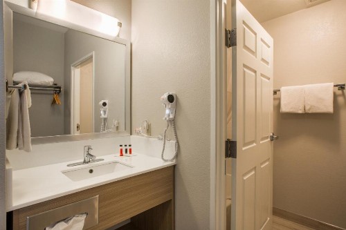 Baymont by Wyndham Albuquerque Airport - image 37