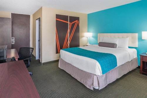 Howard Johnson by Wyndham Albuquerque Midtown - image 30