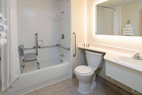 Howard Johnson by Wyndham Albuquerque Midtown - image 37
