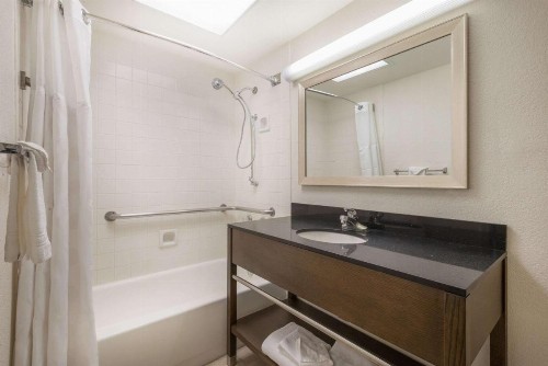 Ramada by Wyndham Albuquerque Airport - image 31