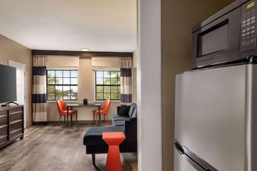 Ramada by Wyndham Albuquerque Airport - image 32