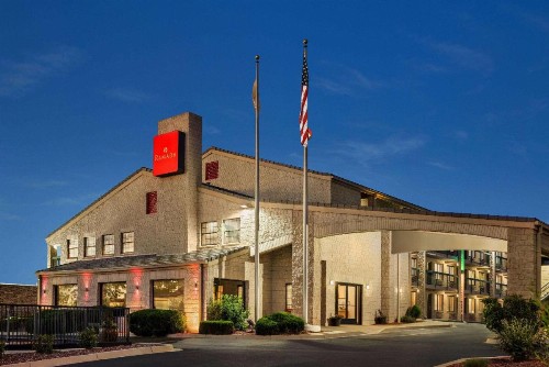 Ramada by Wyndham Albuquerque Airport - image 44