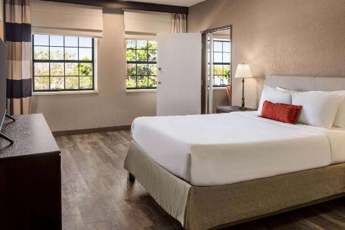 Ramada by Wyndham Albuquerque Airport - image 9