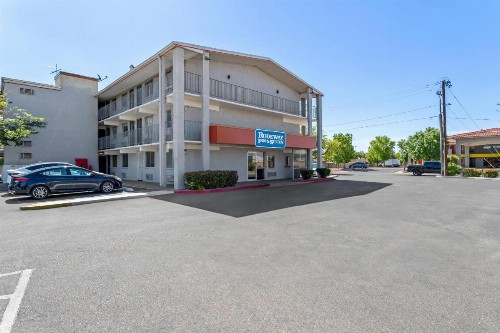 Extend-A-Suites Albuquerque West - image 6