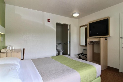 Motel 6-Albuquerque NM - Midtown - image 39