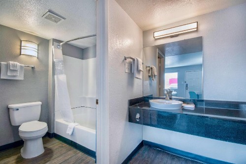 Motel 6-Albuquerque NM - Carlisle - image 15