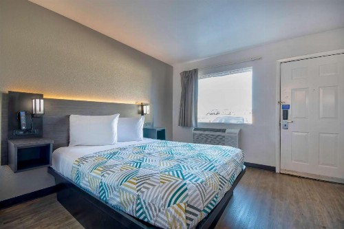 Motel 6-Albuquerque NM - Carlisle - image 17