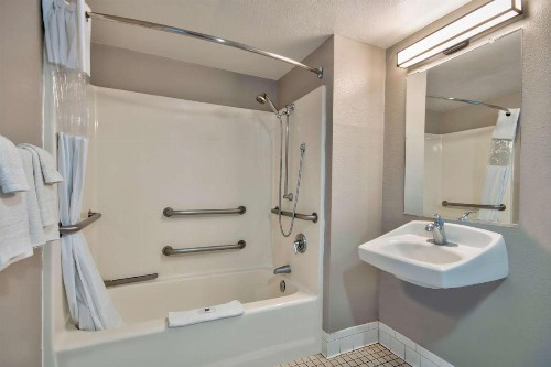 Motel 6-Albuquerque NM - Carlisle - image 20