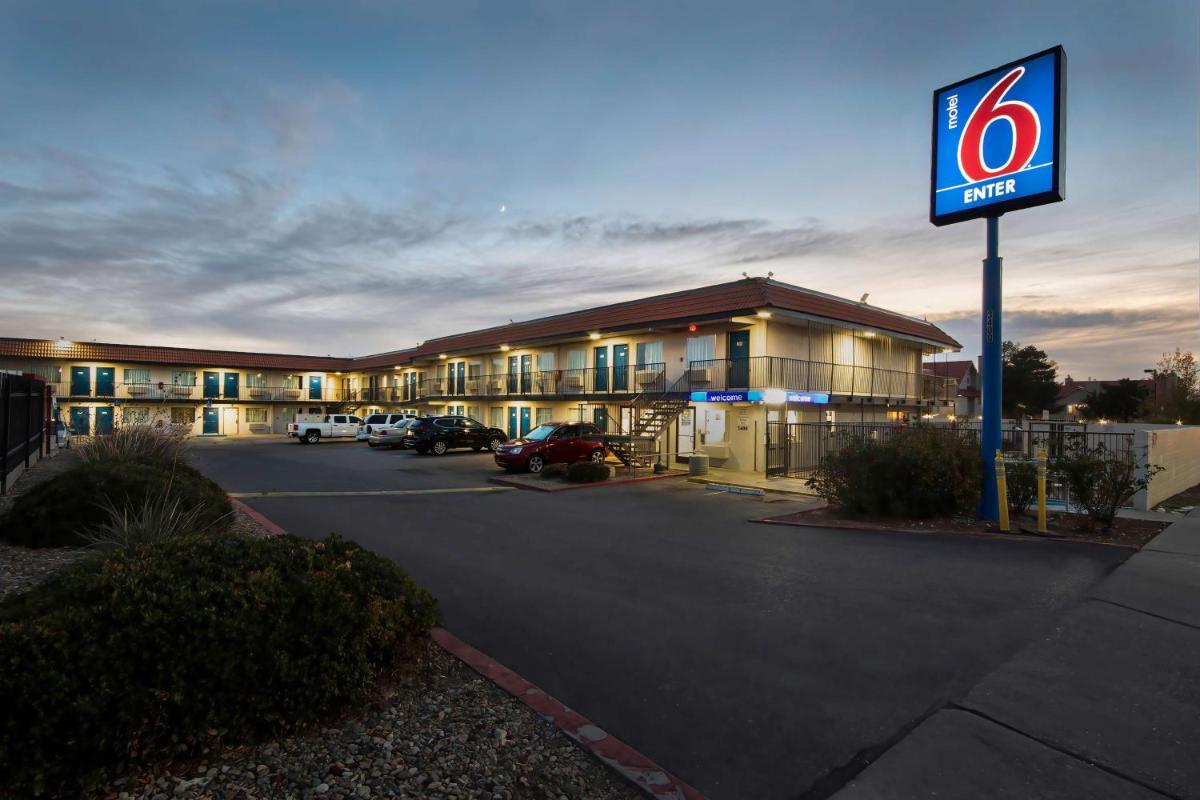 Motel 6-Albuquerque NM - Carlisle - image 3