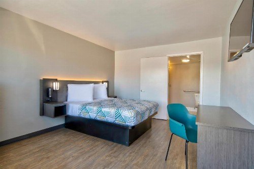 Motel 6-Albuquerque NM - Carlisle - image 30