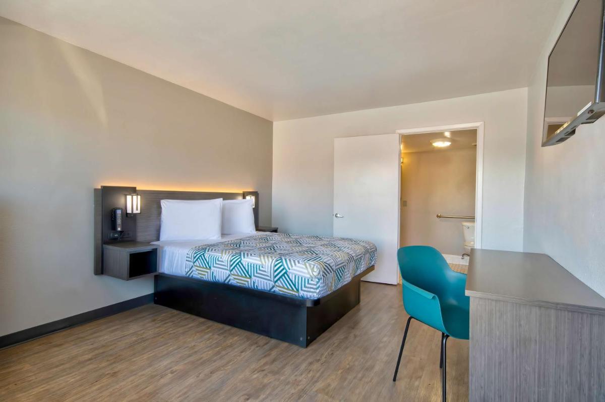 Motel 6-Albuquerque NM - Carlisle - image 4