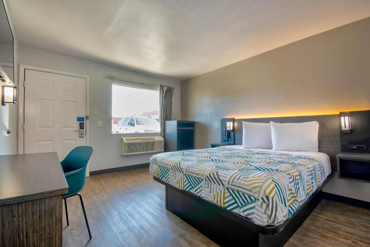 Motel 6-Albuquerque NM - Carlisle - image 6