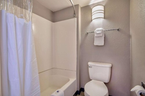 Motel 6-Albuquerque NM - Carlisle - image 7