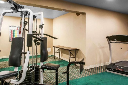 Suburban Extended Stay Hotel East - image 10