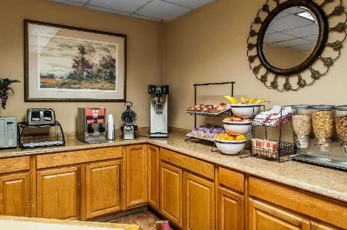 Suburban Extended Stay Hotel East - image 5