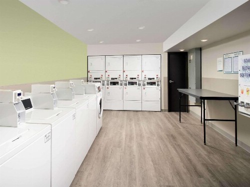 WoodSpring Suites Albuquerque - image 4