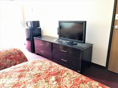 American Inn & Suites - image 11
