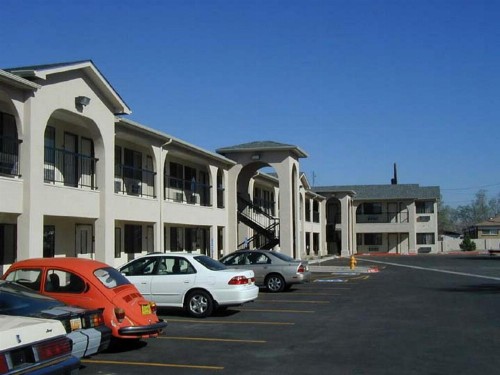 American Inn & Suites - image 13