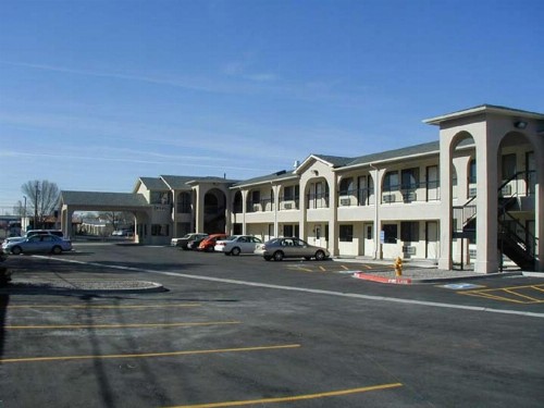 American Inn & Suites - image 14