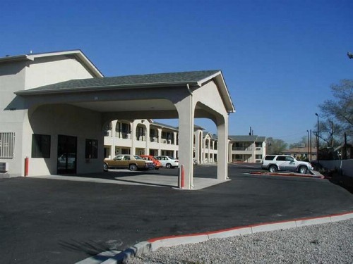 American Inn & Suites - image 15