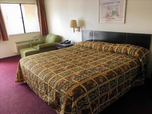 American Inn & Suites - image 3