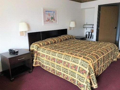 American Inn & Suites - image 5