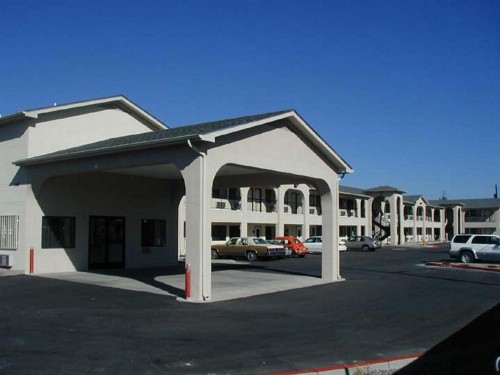 American Inn & Suites - image 7