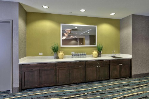 Hampton Inn & Suites Albuquerque Airport - image 10