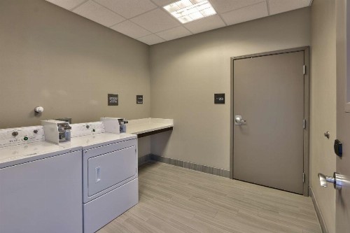 Hampton Inn & Suites Albuquerque Airport - image 19