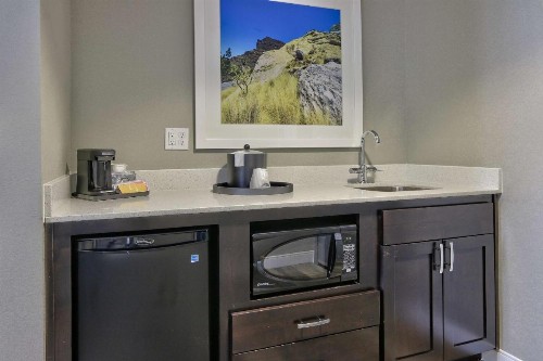 Hampton Inn & Suites Albuquerque Airport - image 24