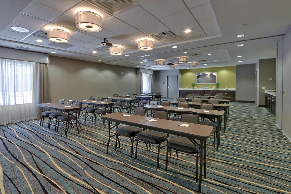 Hampton Inn & Suites Albuquerque Airport - image 6