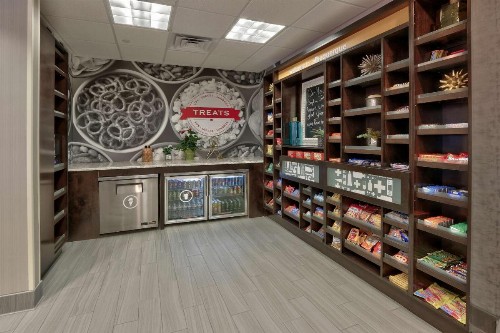 Hampton Inn & Suites Albuquerque Airport - image 8