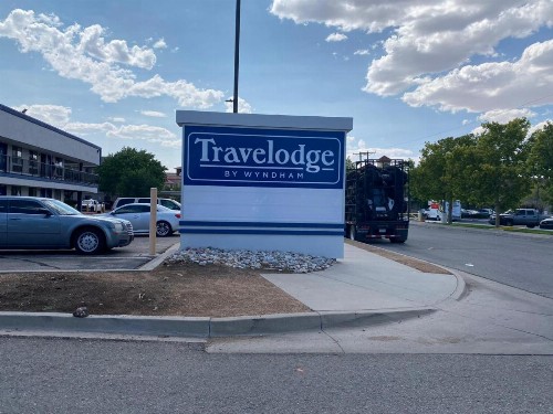 Travelodge by Wyndham Albuquerque West - image 2