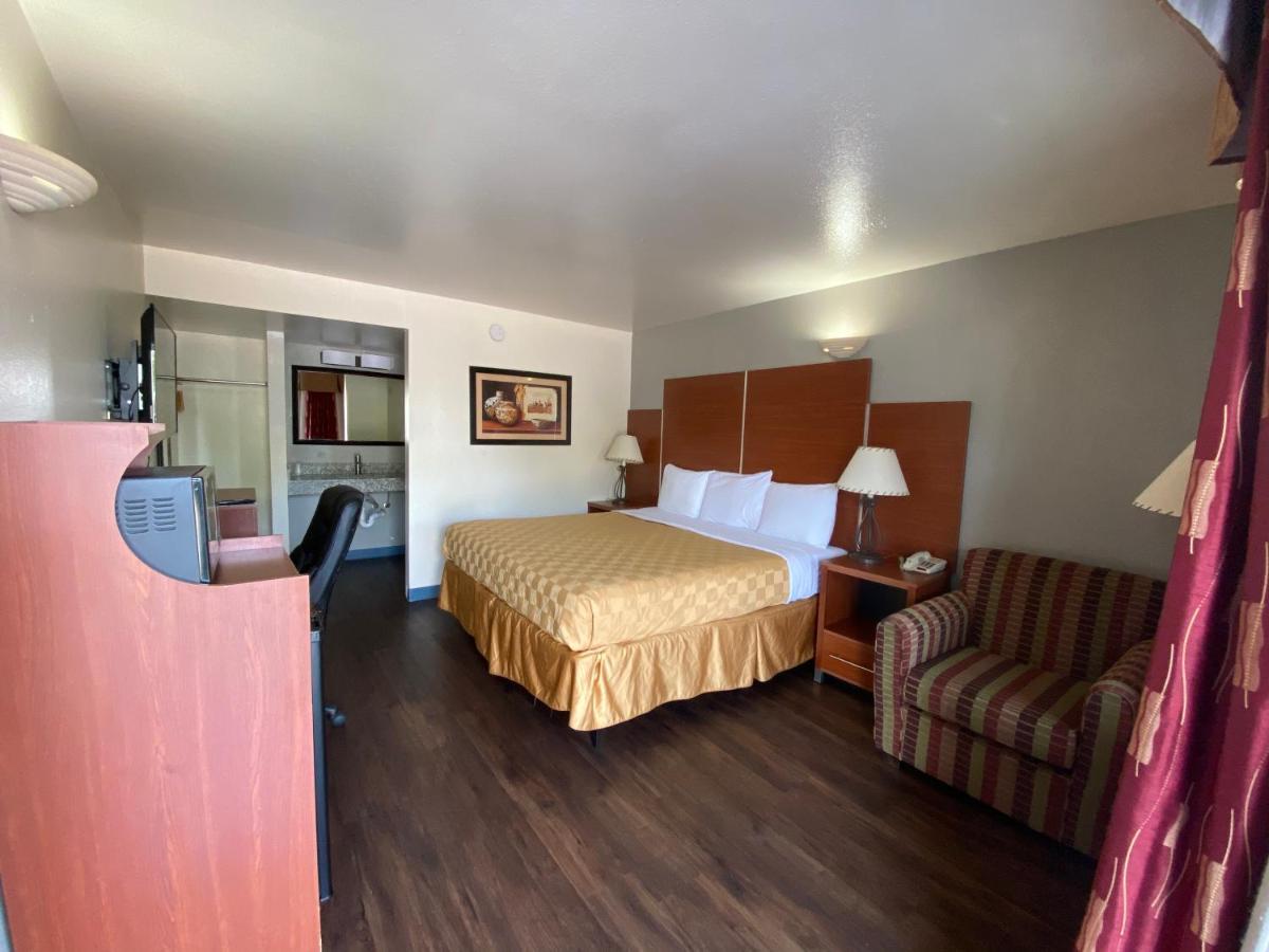 Travelodge by Wyndham Albuquerque West - image 4