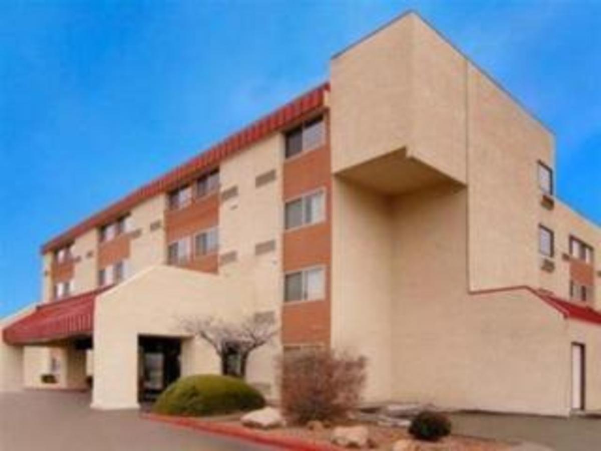 BAYMONT INN AND SUITES ALBUQUERQUE DOWNTOWN - image 4