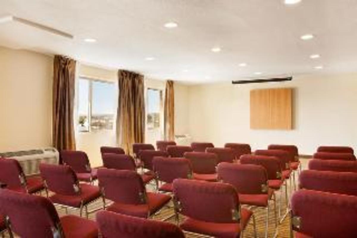 BAYMONT INN AND SUITES ALBUQUERQUE DOWNTOWN - image 5