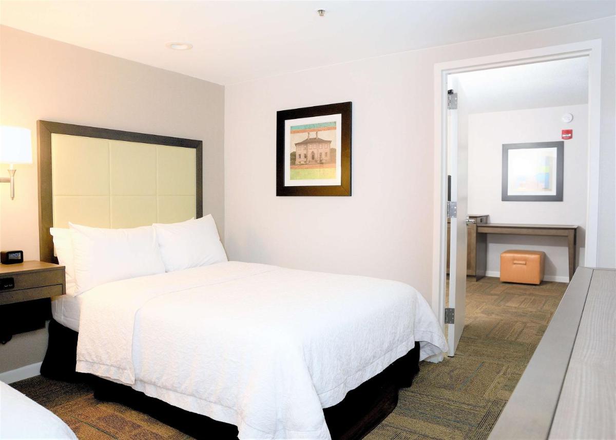 Hampton Inn Alexandria/Old Town - image 2