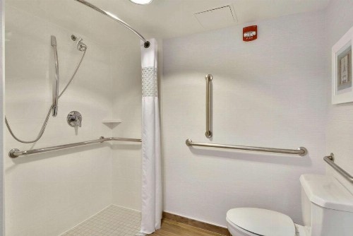 Hampton Inn Alexandria/Old Town - image 4