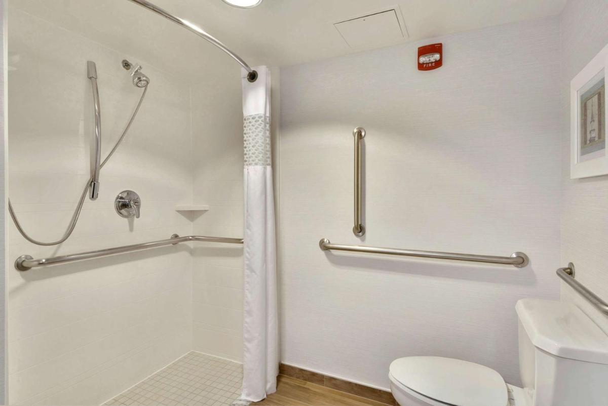 Hampton Inn Alexandria/Old Town - image 4