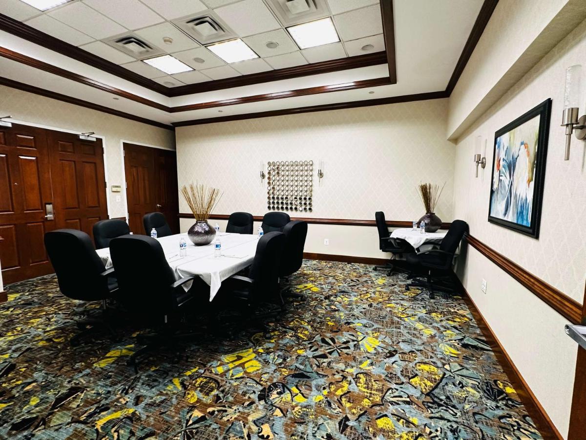 Hampton Inn Alexandria/Old Town - image 6