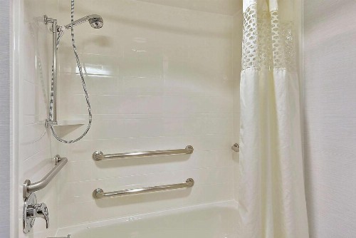 Hampton Inn Alexandria/Old Town - image 7