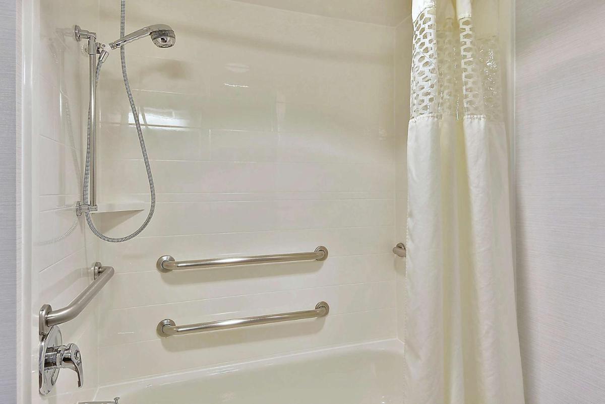 Hampton Inn Alexandria/Old Town - image 7