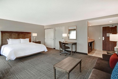 Hampton Inn & Suites Alexandria Old Town Area South - image 11