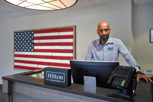 Hampton Inn & Suites Alexandria Old Town Area South - image 15