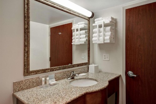 Hampton Inn & Suites Alexandria Old Town Area South - image 16