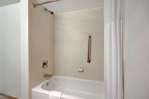 Hampton Inn & Suites Alexandria Old Town Area South - image 19